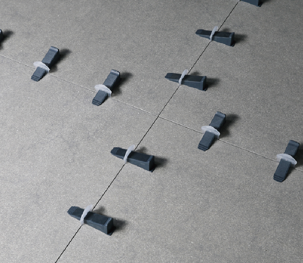 PENE PENTRU DISTANTIERI AUTONIVELANTE