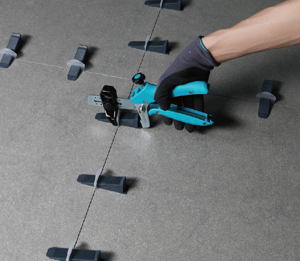 PENE PENTRU DISTANTIERI AUTONIVELANTE