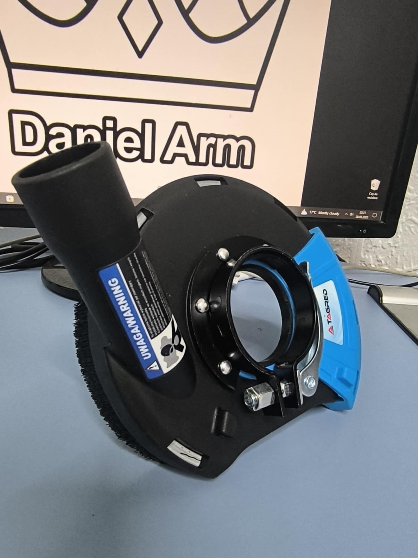 Sistem de aspirare a prafului pentru slefuit beton