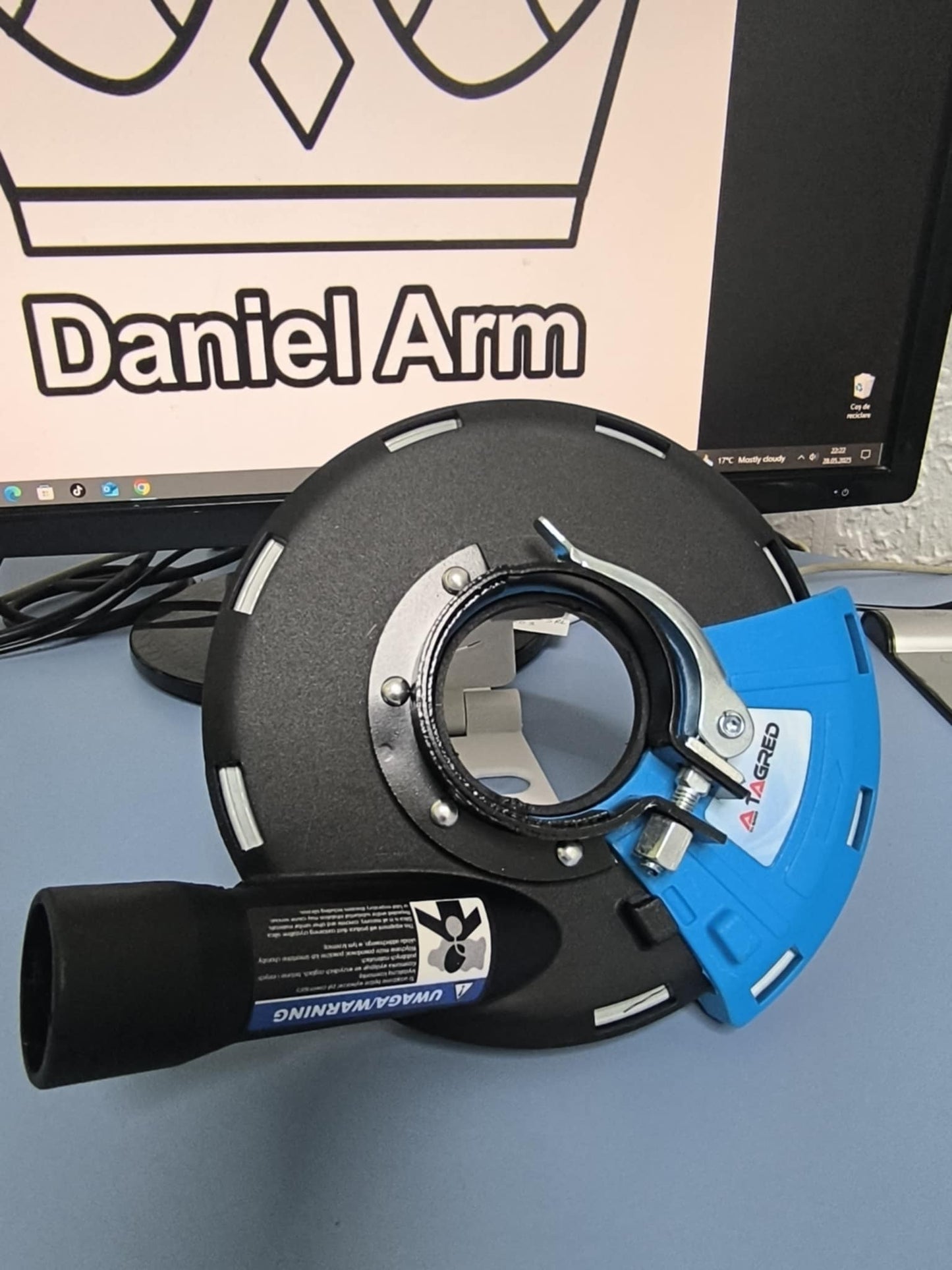 Sistem de aspirare a prafului pentru slefuit beton