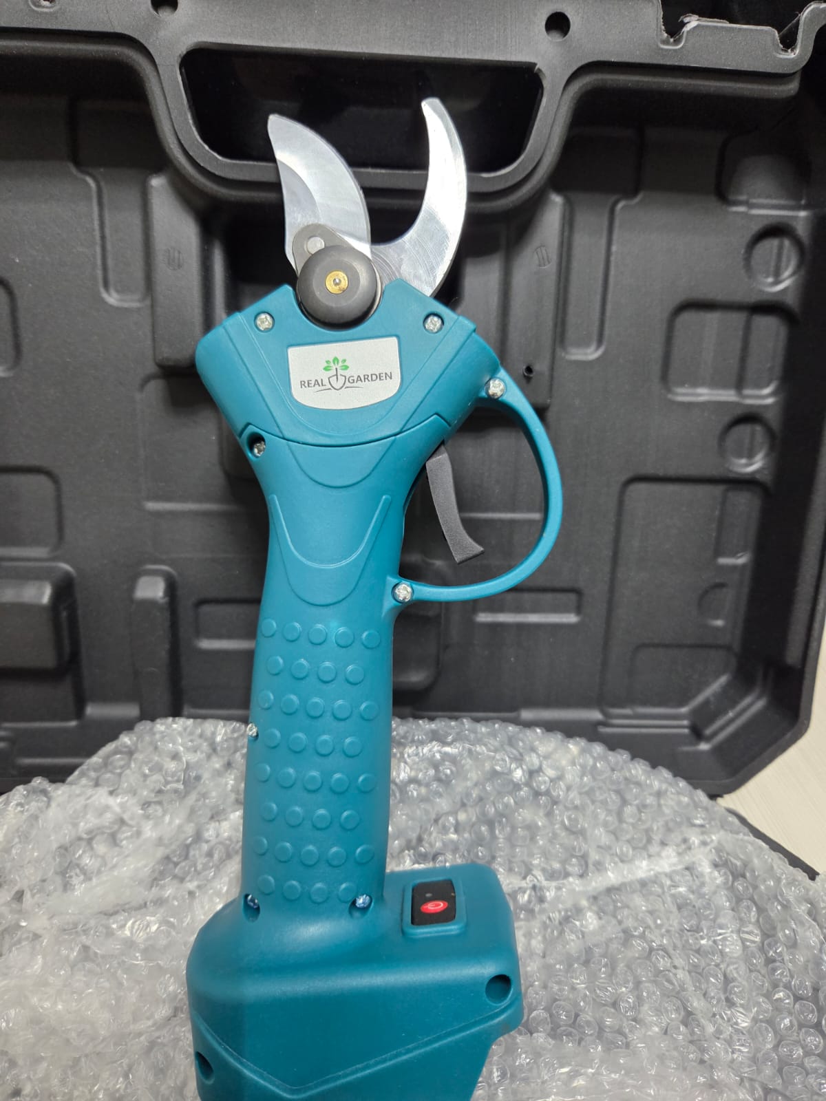 Foarfecă electrică profesională 18V pentru pomi și vie – 30 mm, 2 baterii
