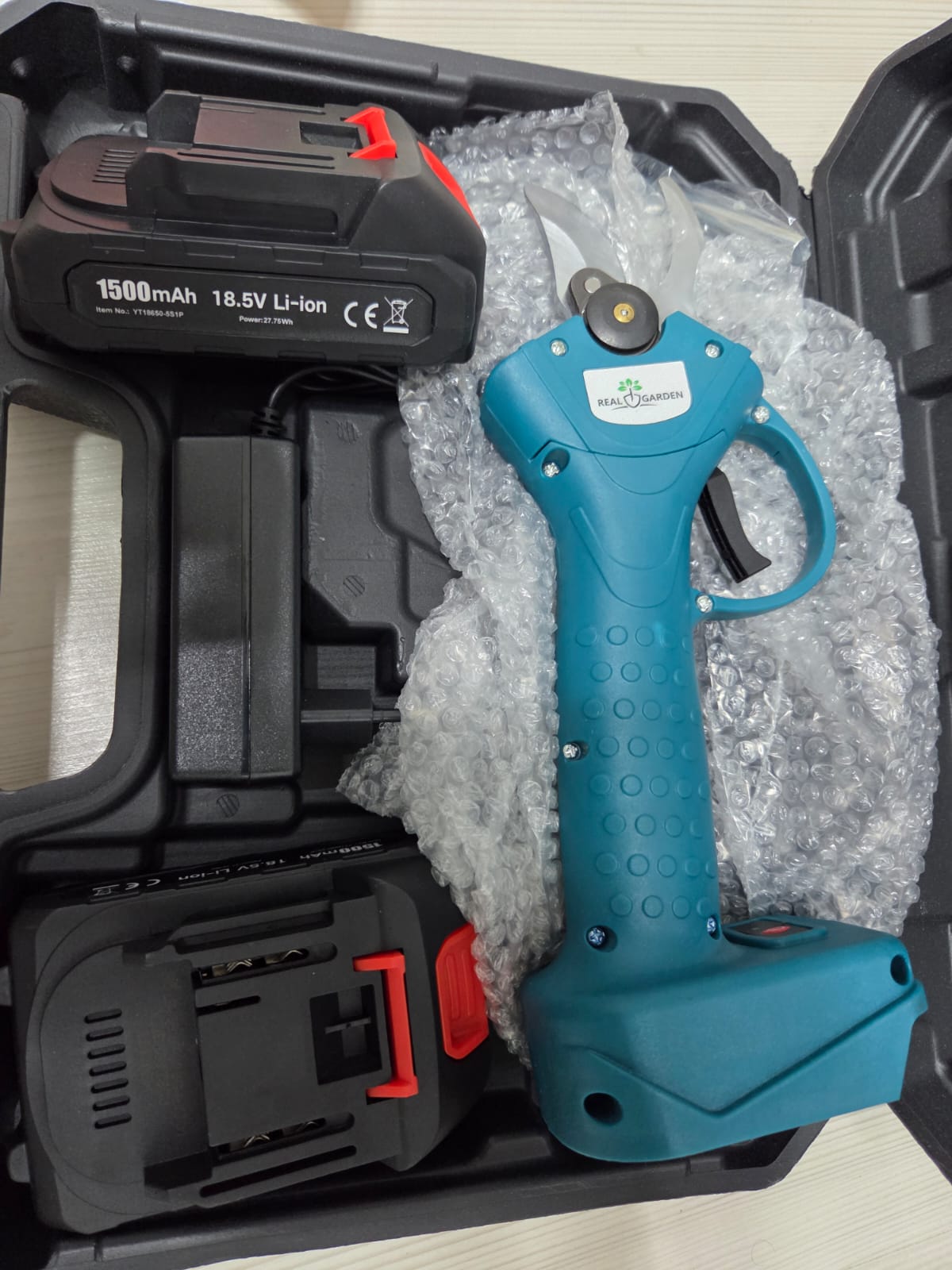Foarfecă electrică profesională 18V pentru pomi și vie – 30 mm, 2 baterii