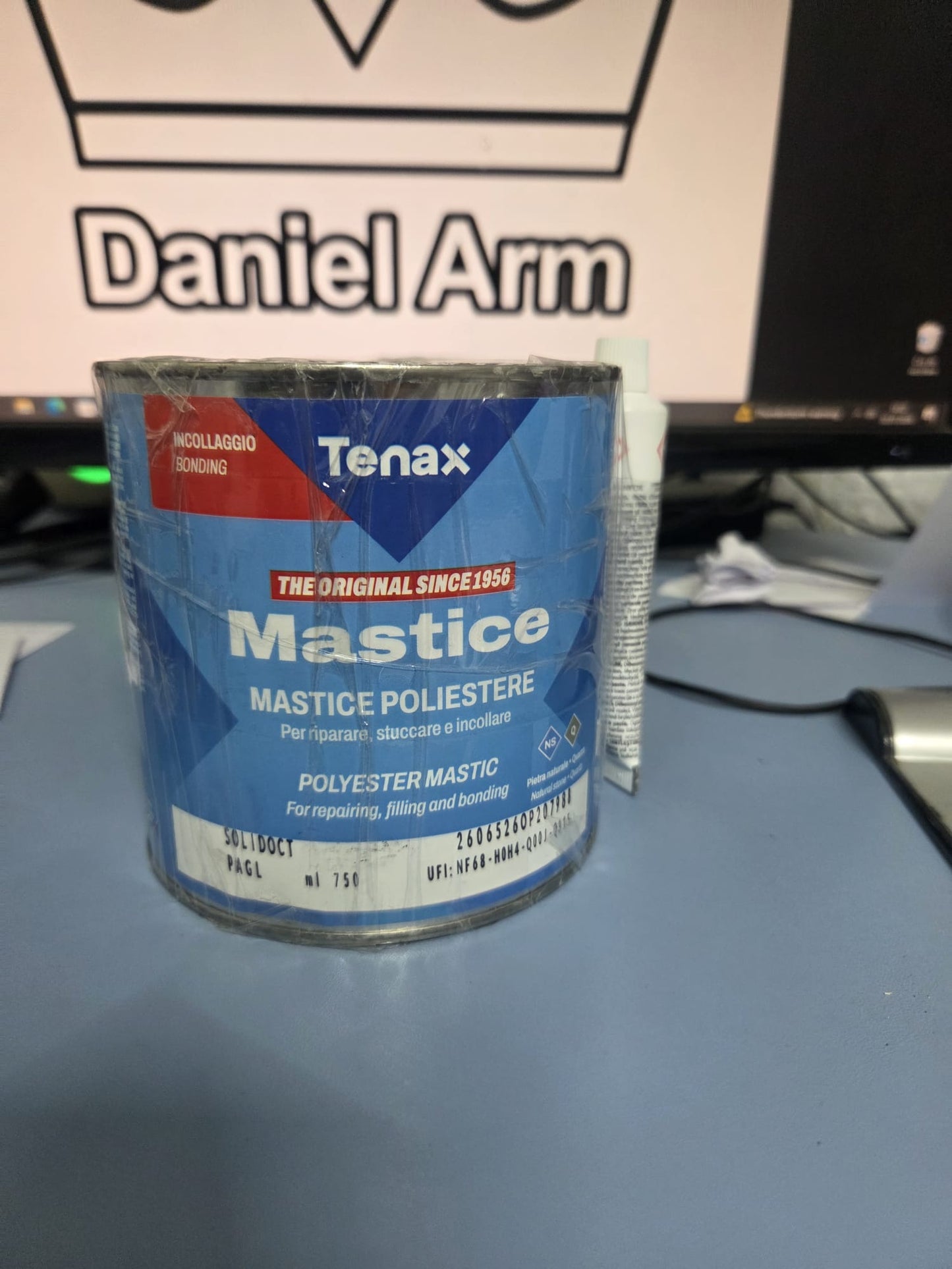 Tenax SolidoCT Paglierino( bej)  – Mastic Poliester Profesional pentru Lipire și Reparații – 750 + intaritor 45 ml
