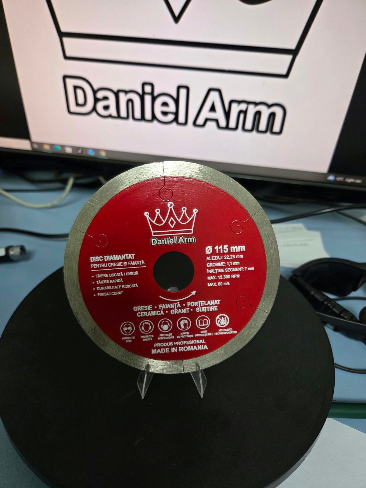 Disc diamantat Profesional  Ultra Subțire 1.1 mm cu diametru de 115mm Fara Contraplaca