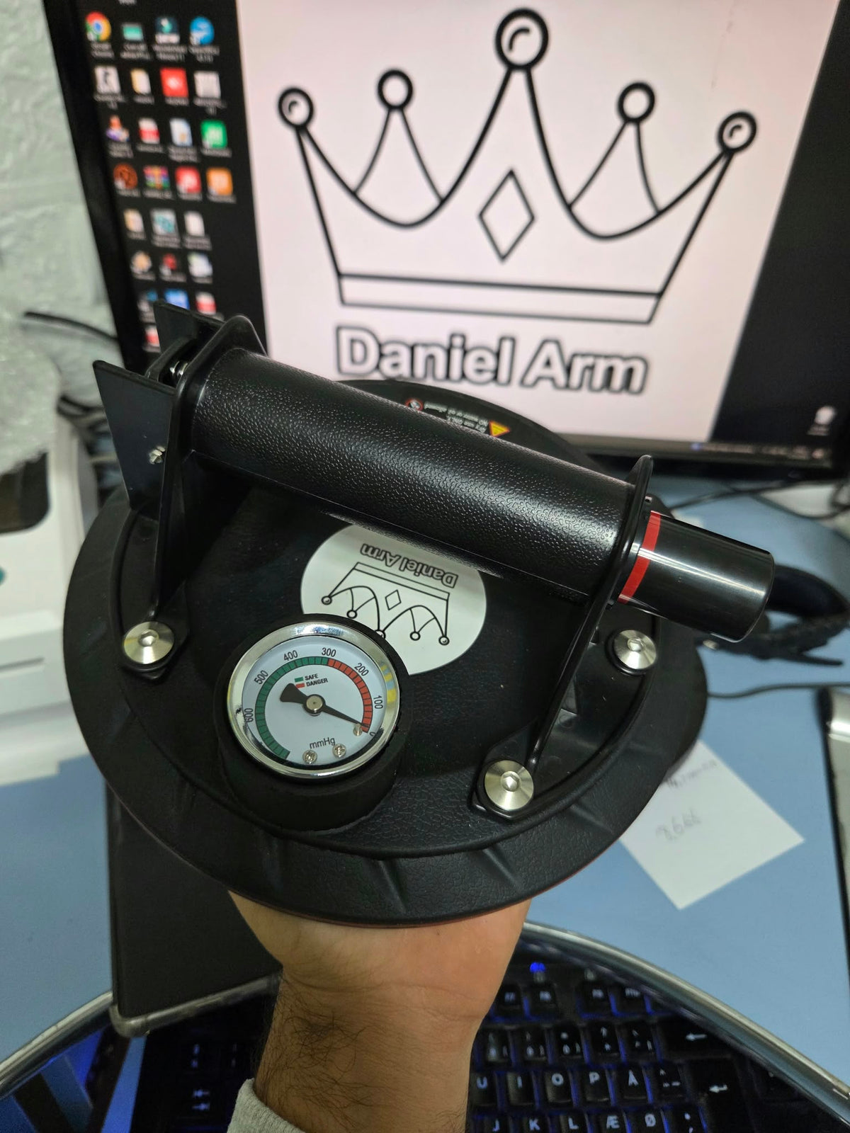 Ventuză manuală profesională cu vid și manometru 250 kg  Brand Daniel Arm