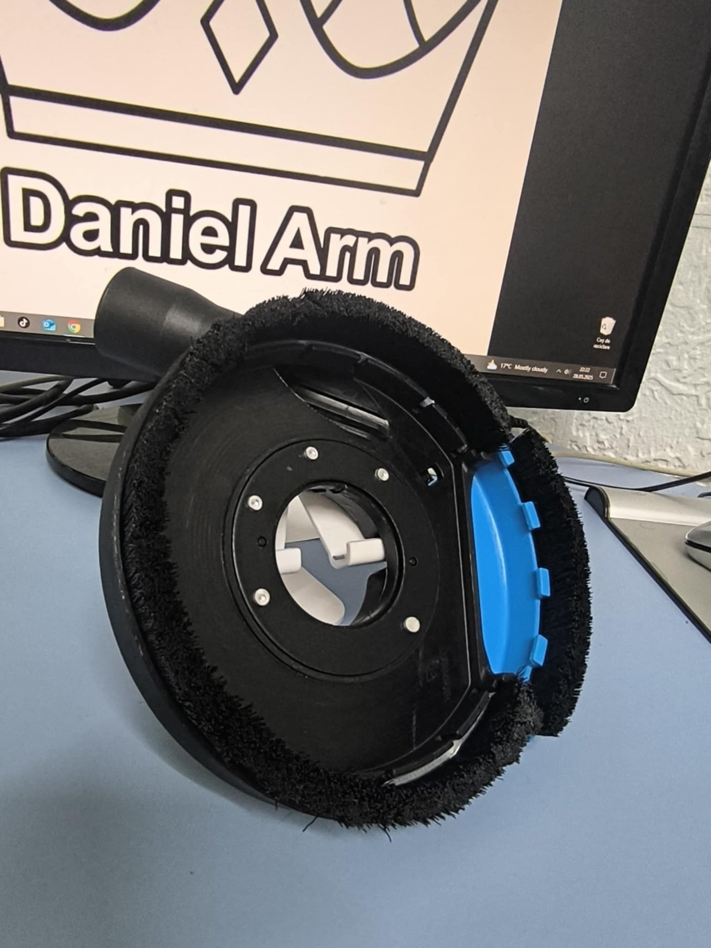 Sistem de aspirare a prafului pentru slefuit beton